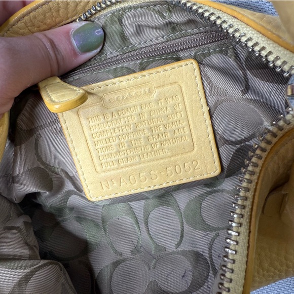 Coach Hamilton Baby Yellow Pebbled Leather Shoulder Bag Purse w/ Tassel Y2K - Picture 12 of 13